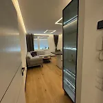 Black And White Style Apartment In Vienna