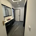 Black And White Style Apartment In Vienna