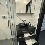 Black And White Style Apartment In Vienna